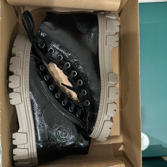 High top Sneaker. US SIZES. Black PATENT Leather. - Picture 7 of 7